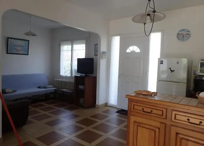 Maison Confortable A Avec Jardin Cloture بيت للعطل