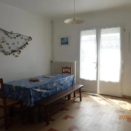 Maison Confortable A Avec Jardin Cloture Сент-Илер-де-Рье