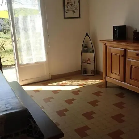 Дом отдыха Maison Confortable A Avec Jardin Cloture Сент-Илер-де-Рье